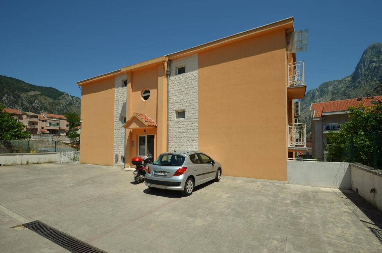 Tea Lux Apartment Kotor Exteriör bild