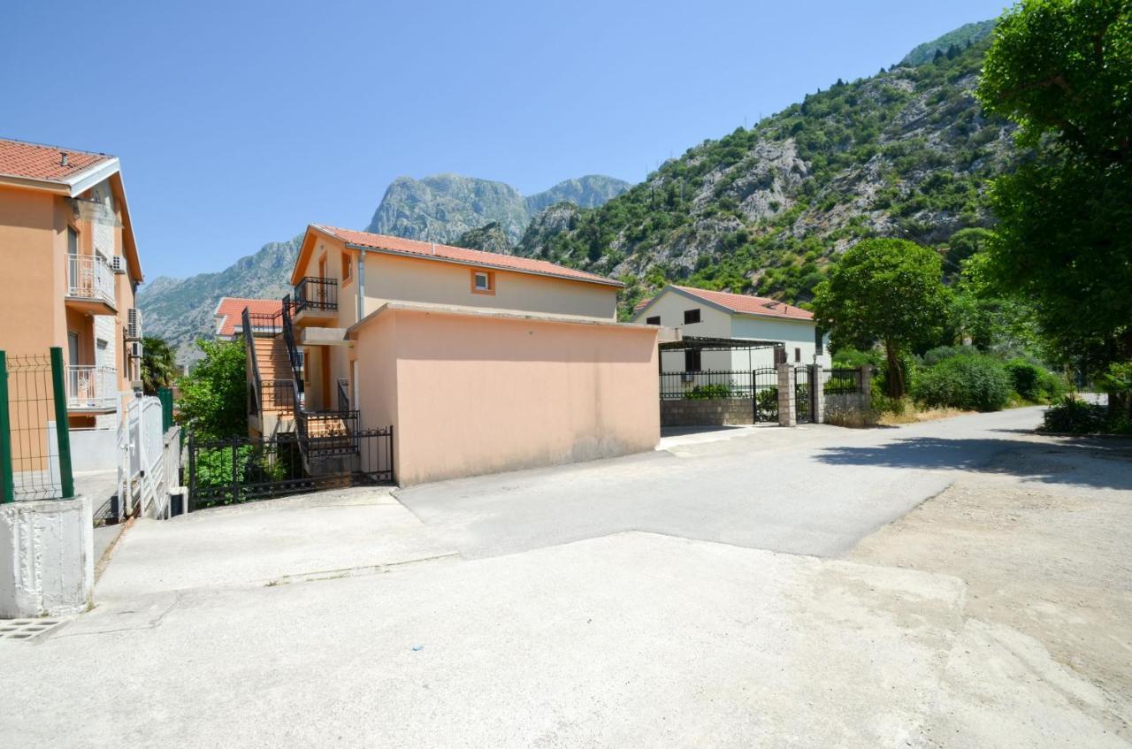 Tea Lux Apartment Kotor Exteriör bild